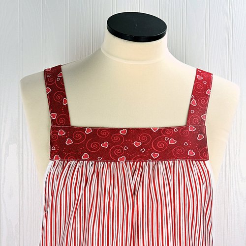 SHIPS FAST~ Red Stripe Valentine Pinafore with no ties, relaxed fit smock with pockets, standard size Red Heart Apron L/XL/2X, Ready to Ship