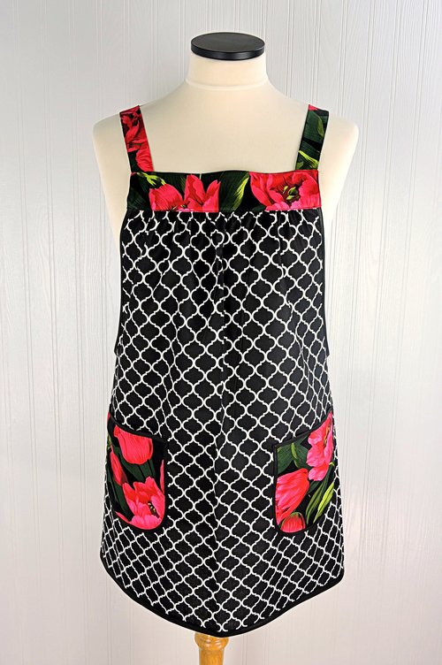 SHIPS FAST ~ Tulip Lattice Pinafore Apron with no ties, plus size smock apron with pockets, Standard Size (fits L/XL/2X) ooak, ready to ship